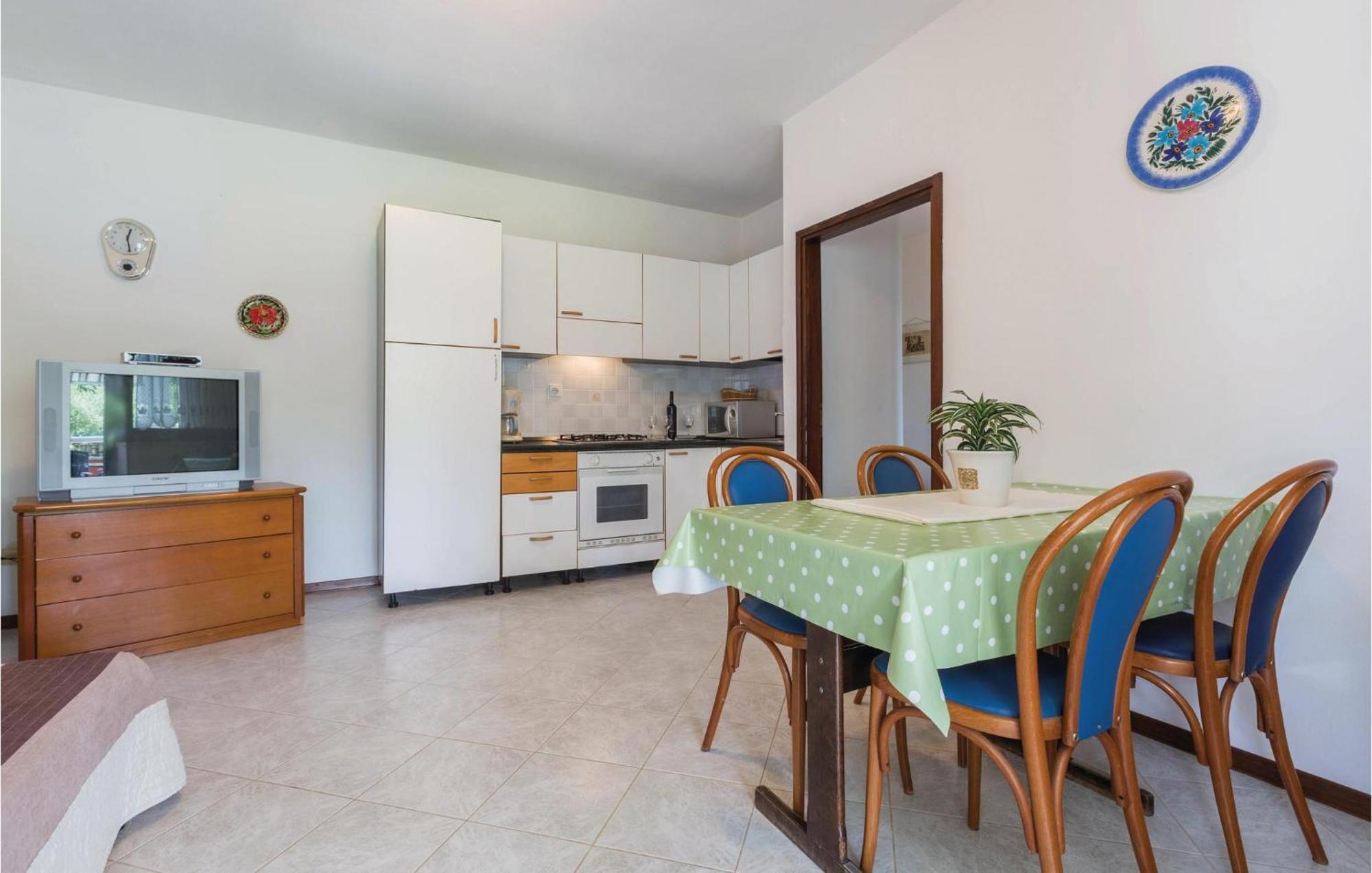 2 Bedroom Beautiful Apartment In Savudrija Exterior photo